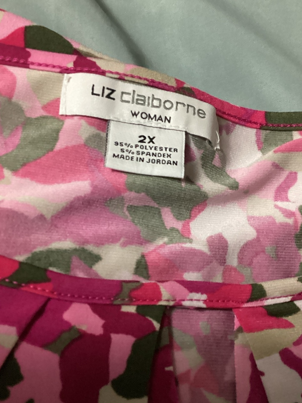 Liz Claiborne Pink Multi-Print Keyhole Short Sleeve Blouse - Picture 4 of 5